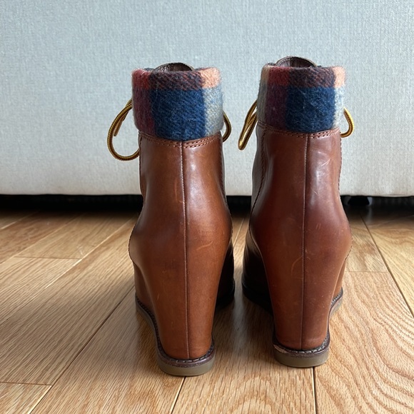 JOHNSTON & MURPHY LADIES WEDGE FASHION BOOTS. LUMBERJACK HIKING STYLE. - Picture 3 of 7